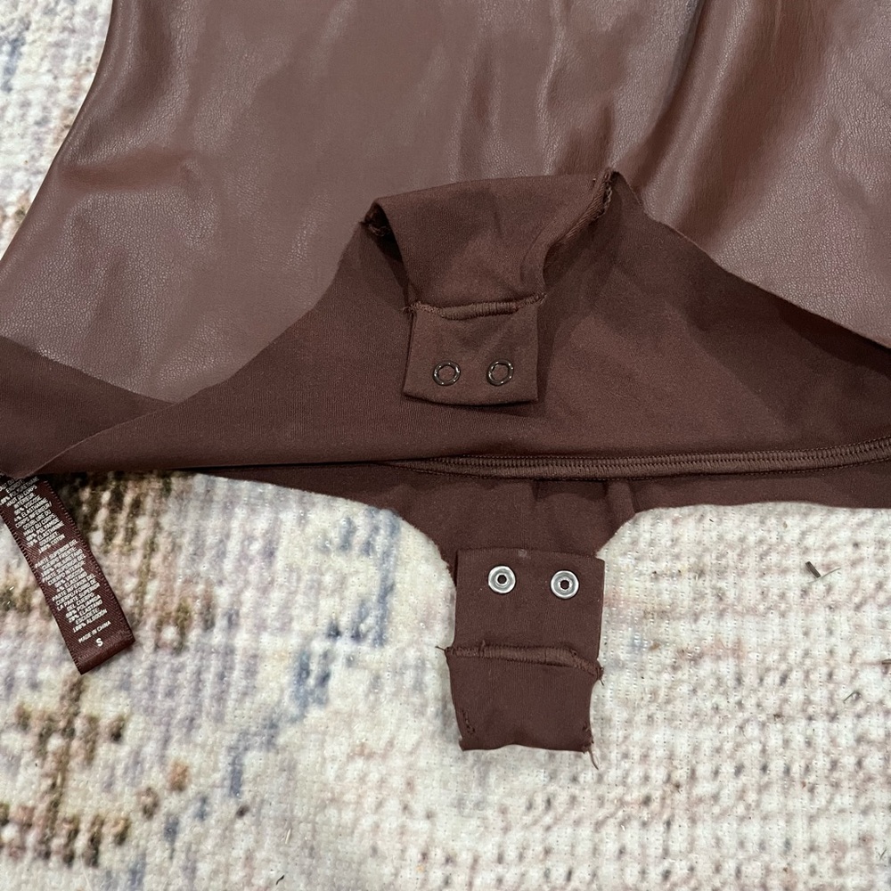 SKIMS faux leather scoop neck body suit- cocoa - Picture 7 of 7